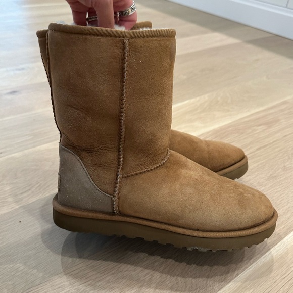 UGG Short - Chestnut, gently used - 8 - Picture 4 of 5